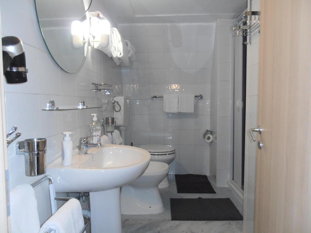 La Residenza Napoli Chiaia Short Let Apartment Superior Via Chiaia 82 Екстериор снимка