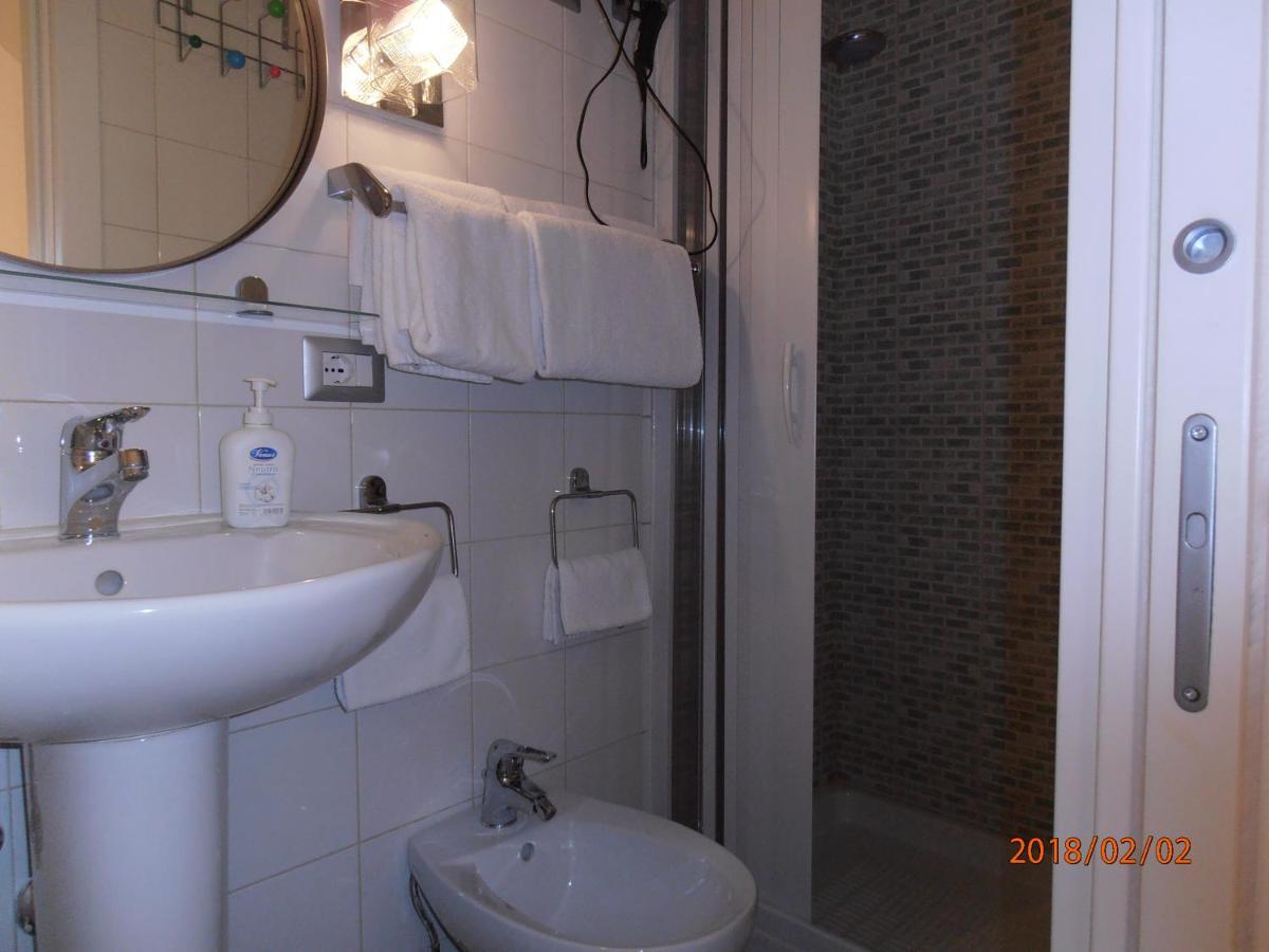 La Residenza Napoli Chiaia Short Let Apartment Superior Via Chiaia 82 Екстериор снимка