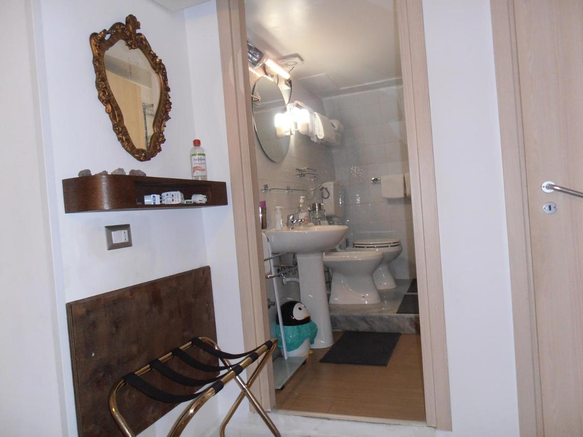 La Residenza Napoli Chiaia Short Let Apartment Superior Via Chiaia 82 Екстериор снимка