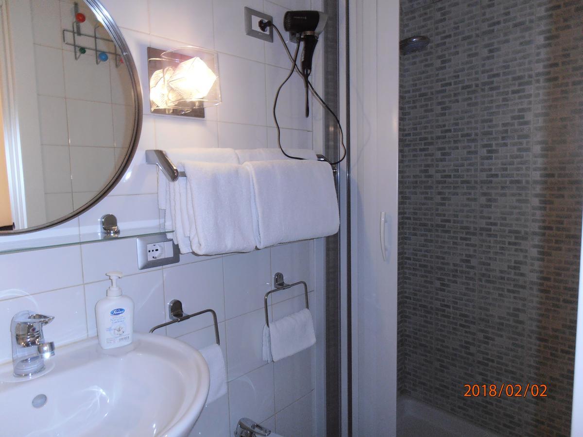 La Residenza Napoli Chiaia Short Let Apartment Superior Via Chiaia 82 Екстериор снимка