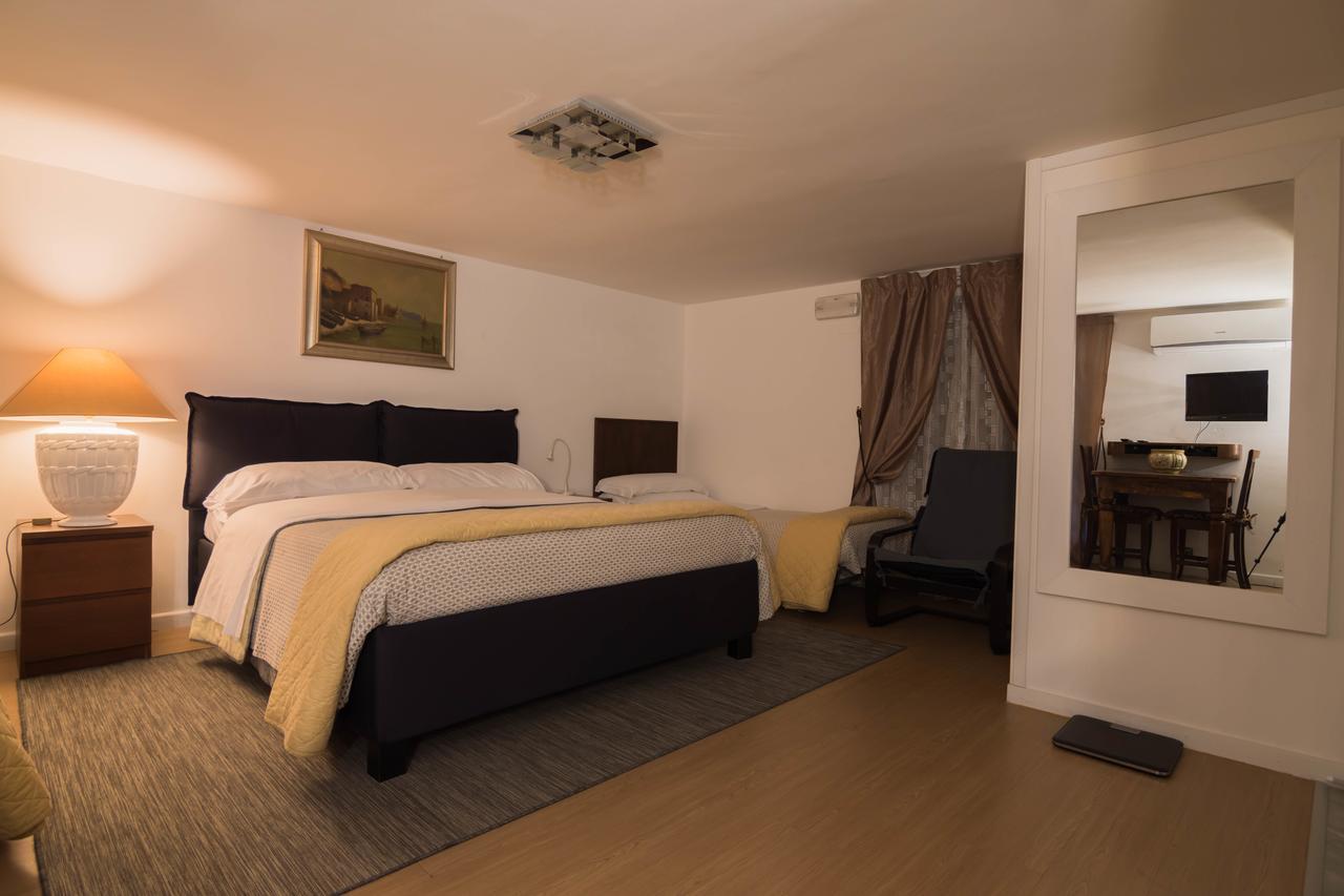 La Residenza Napoli Chiaia Short Let Apartment Superior Via Chiaia 82 Екстериор снимка
